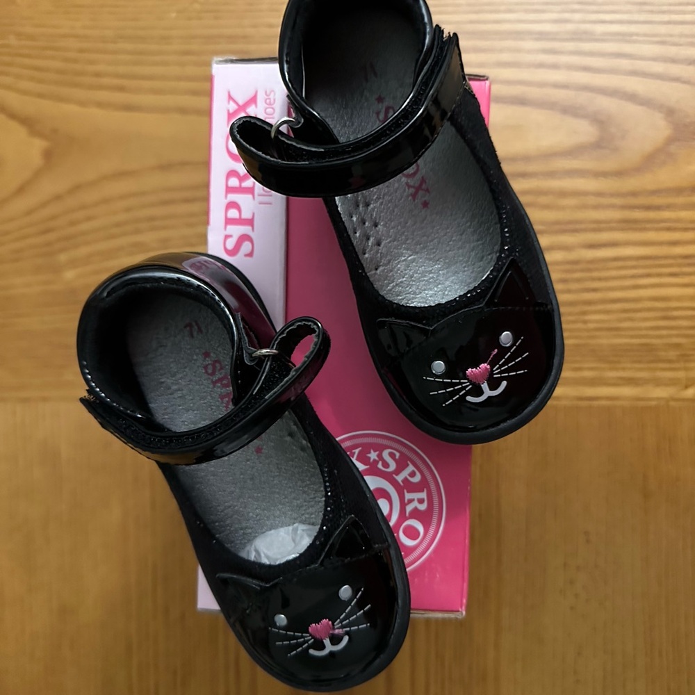 NIB Sprox Black Patent Kitty Shoes Kids Size 7